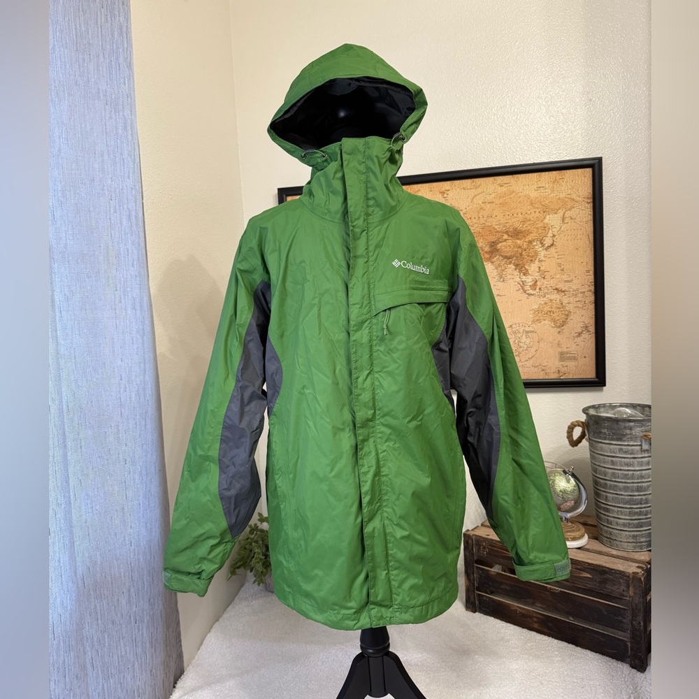 Men’s Columbia packable lightweight jacket small